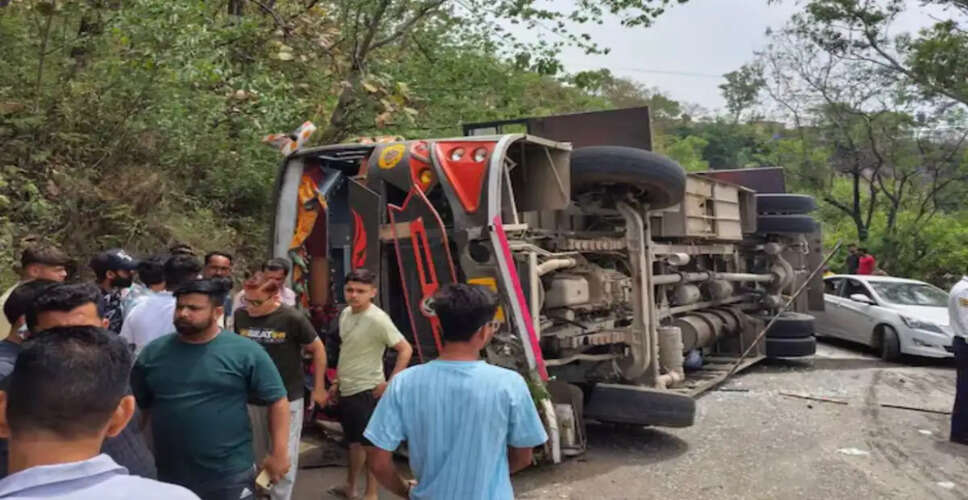 Bus Overturns in Himachal Pradesh, Injuring 15 Passengers