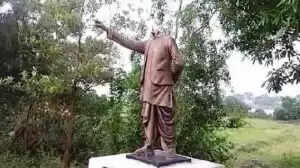What Sparked the Outrage Over Biju Patnaik's Statue in Odisha?