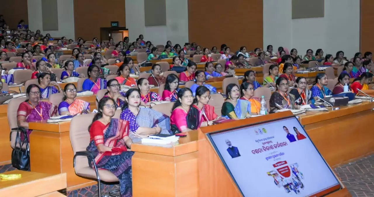 Celebrating Tradition: 20th Guru Dakshina Utsav Shines in Bhubaneswar