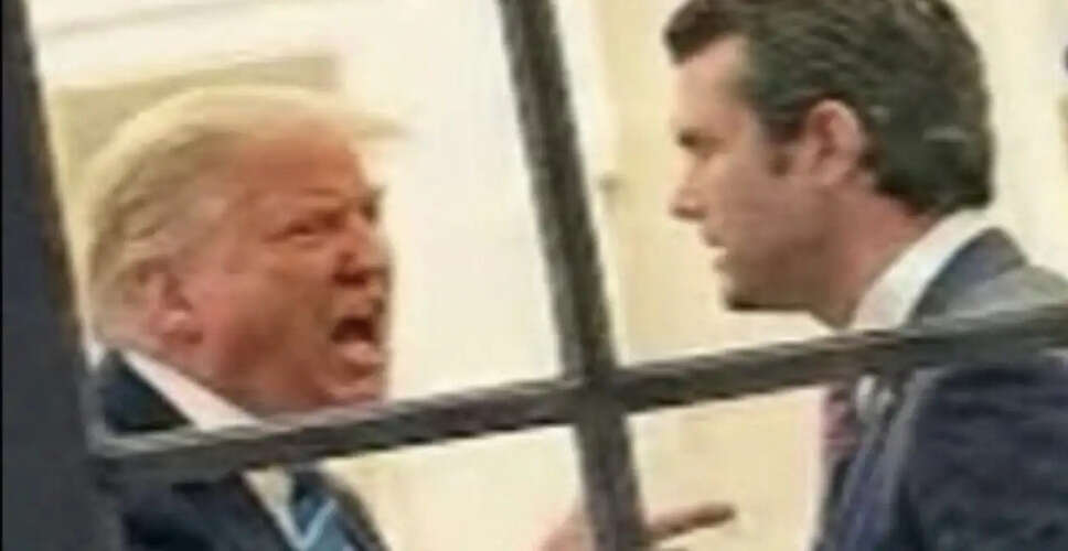 Viral Image of Trump Yelling at Hegseth Debunked as AI-Generated Meme