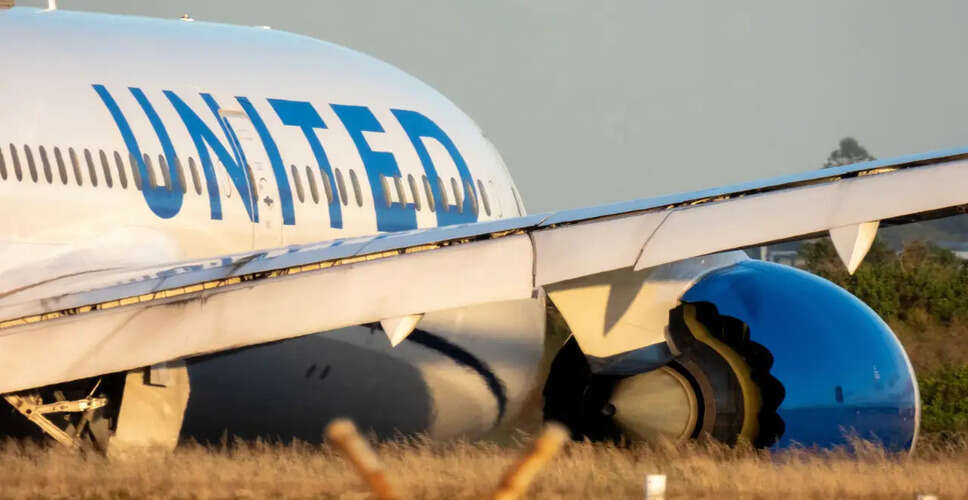 Emergency Landing of United Airlines Flight Due to Unruly Passenger