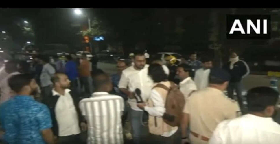 Tensions Rise Outside Election Commission Office in Kolkata Amid SIR Protests