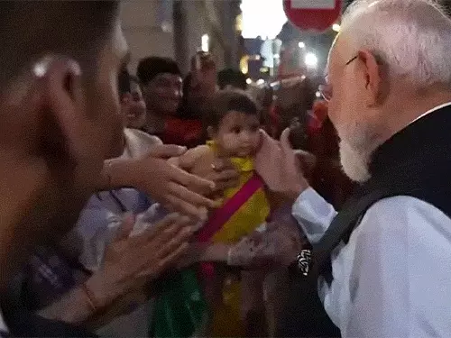 Indian Community Welcomes PM Modi in Paris Ahead of G7 Summit