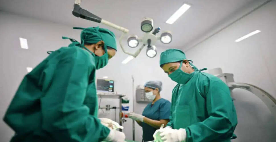 Innovative Scarless Surgery Successfully Removes Tumor from Elderly Patient