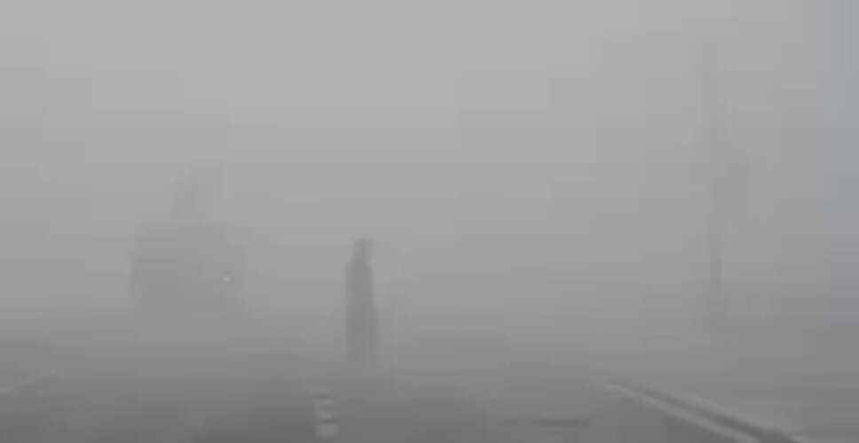 Severe Fog Disrupts Travel in Delhi: 128 Flights Canceled and Delays Expected