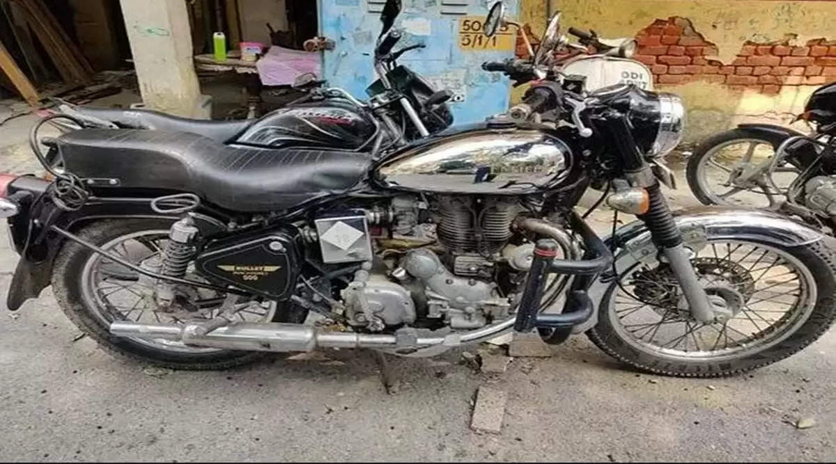 Old Royal Enfield sold for 45 thousand rupees, has run 7 thousand kilo meters