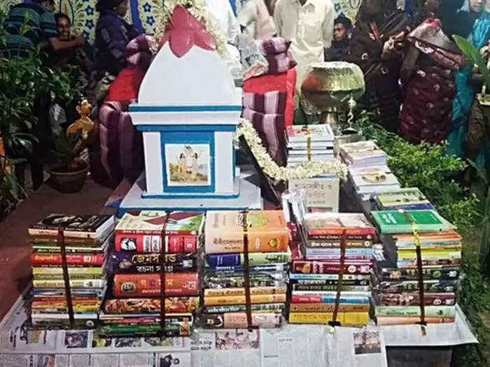 Unique Wedding Gift: Groom Receives 1000 Books Instead of Dowry