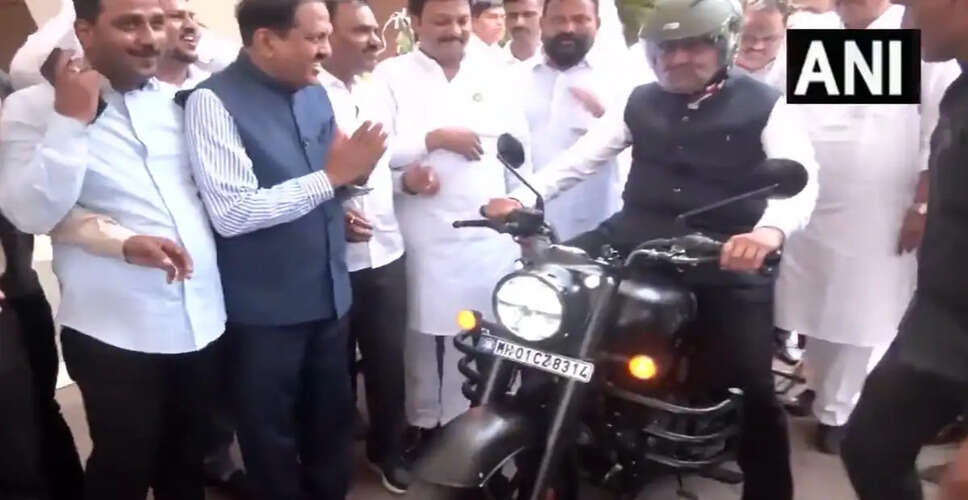 Maharashtra CM Fadnavis Supports Fuel Conservation with Bike Ride