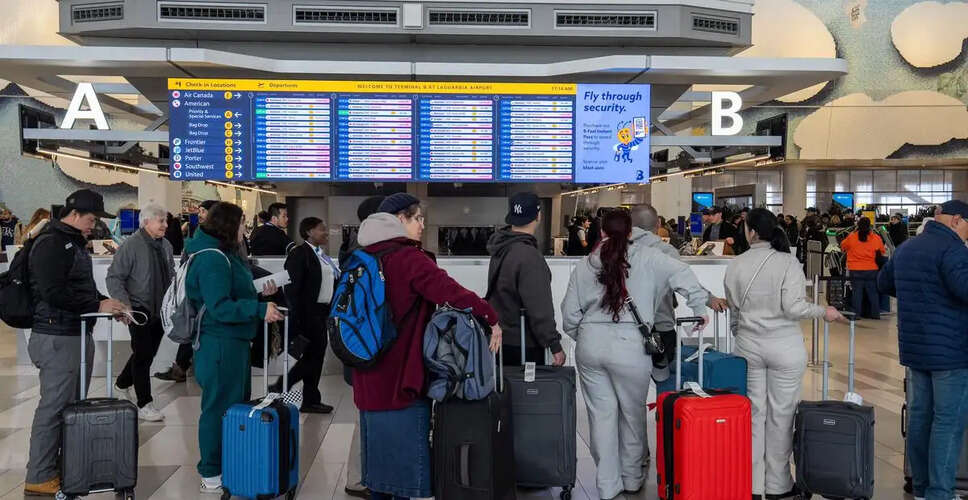 US Offers $2,600 Incentive for Undocumented Migrants to Self-Deport