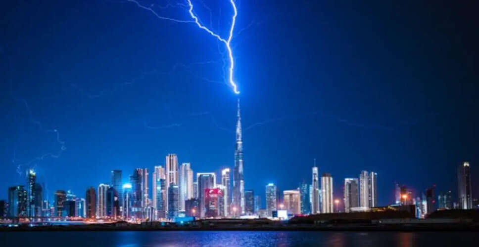 Severe Storm Hits Dubai with Lightning Striking Burj Khalifa