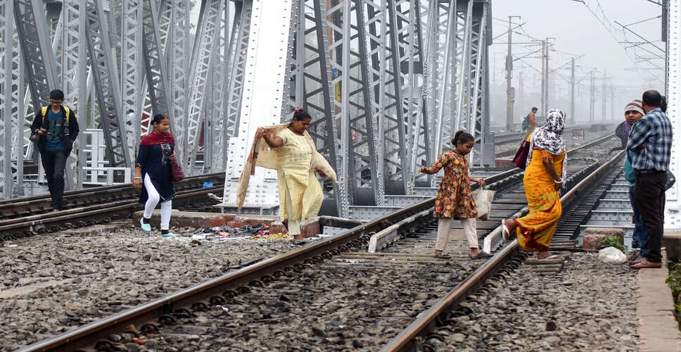 Tragic Train Accident in Mirzapur Claims Lives of Six Women