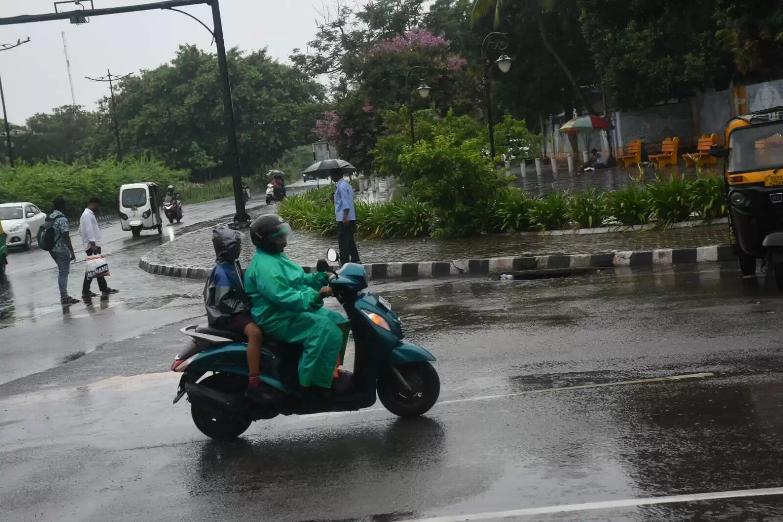 Experience the Vibrant Chariot Festival and Cultural Performances in Puri and Bhubaneswar!