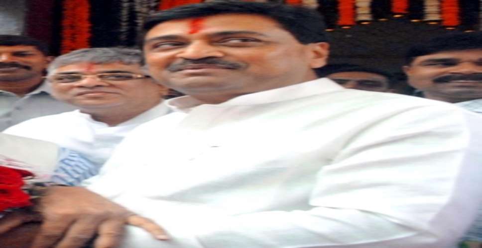 ‘Ashok Chavan a leader of national stature’, says Fadnavis