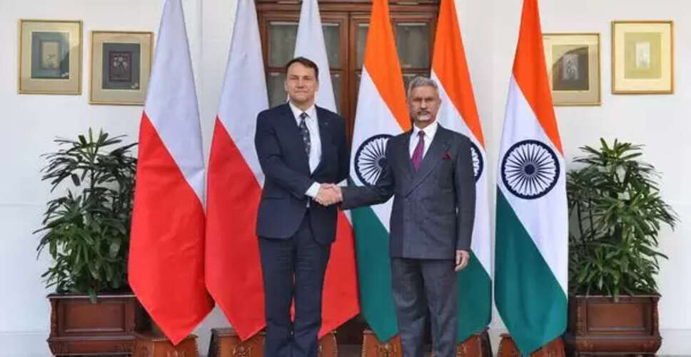 India Criticizes Selective Targeting Over Russian Oil Purchases During Poland Meeting