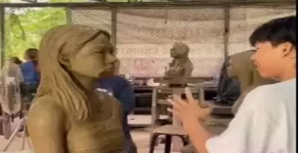 Thailand's Unique Stress Relief: Punching Mud Statues Goes Viral!