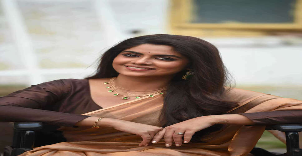 Sayantani Ghosh Shines as Maya in Zee TV's Jagadhatri Amidst Challenges