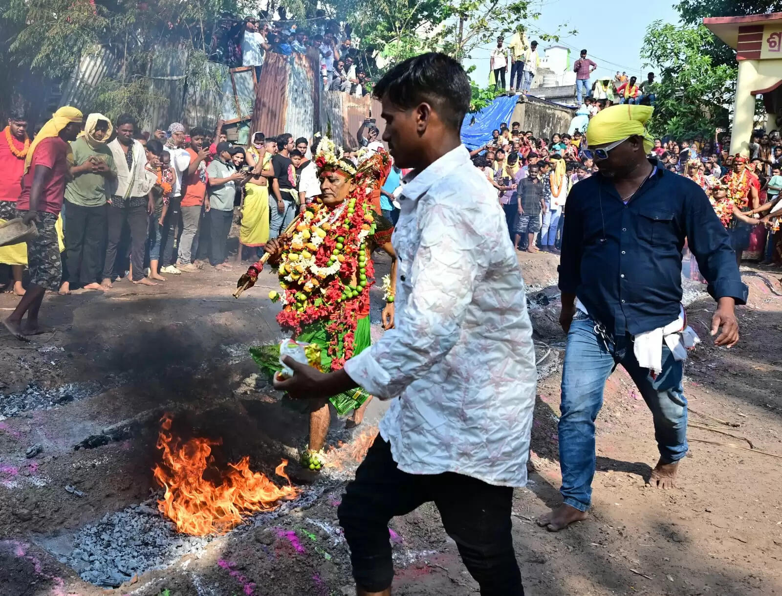 Celebrating Pana Sankranti: Hindu Sena's Vibrant Mahaveer Flag Procession