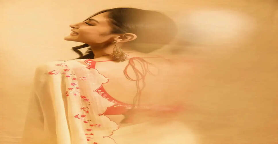 Mouni Roy Dazzles in Saree as 'Ab Hoga Hisaab' Premieres on MX Player