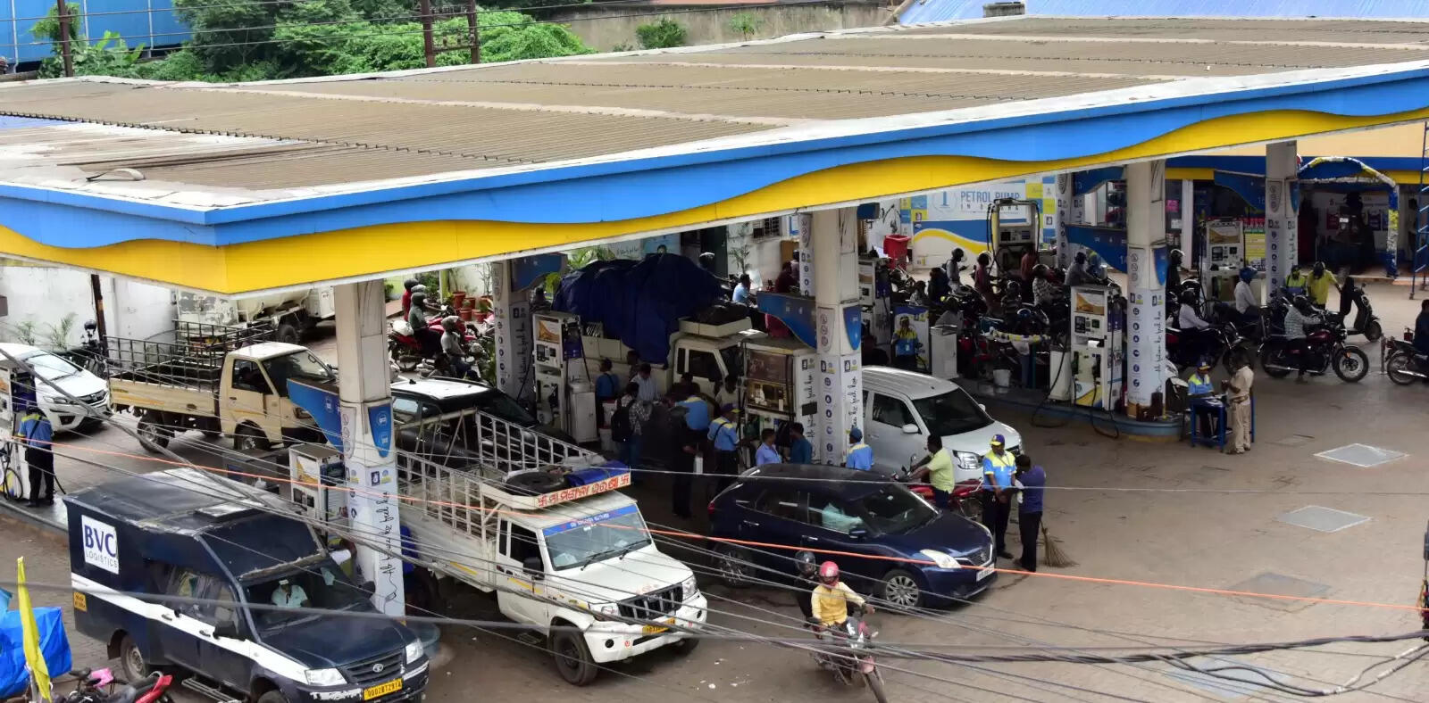 Bhubaneswar's Transport Chaos: Drivers' Strike Causes Fuel Station Mayhem