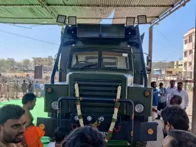 Pawan Kalyan performs puja of his campaign vehicle at T'gana temple