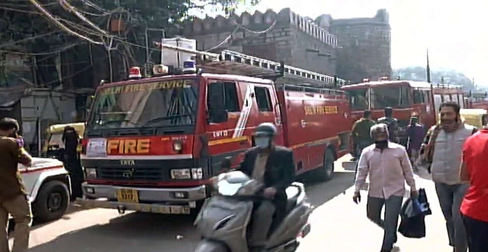 Clashes Erupt During Demolition Drive Near Faiz-e-Ilahi Mosque in Delhi