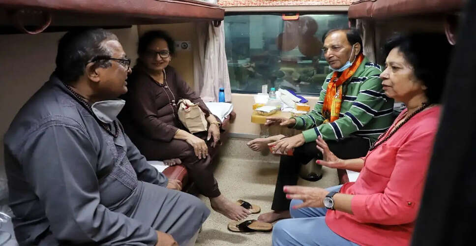 FSSAI Issues Notice to IRCTC Over Hygiene Concerns in Train Catering