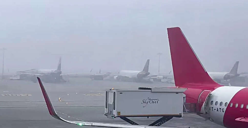 Severe Fog Disrupts Air Travel in Delhi Amid Cold Weather