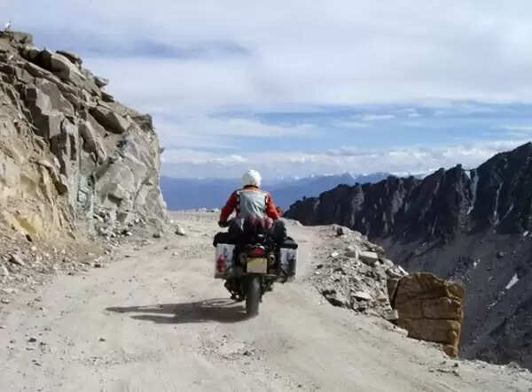 भारत की 5 सबसे खतरनाक सड़कें: जानिए किन रास्तों पर चलना है जोखिम भरा