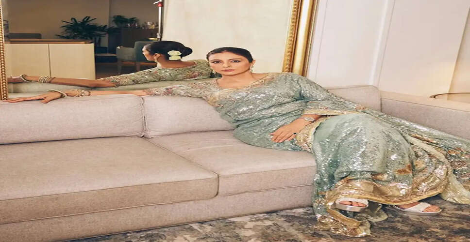 Tabu's Stunning Saree Style: A Blend of Modern Elegance and Royal Charm