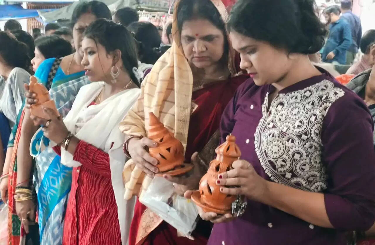 Bhubaneswar's Transport Chaos: Drivers' Strike Causes Fuel Station Mayhem