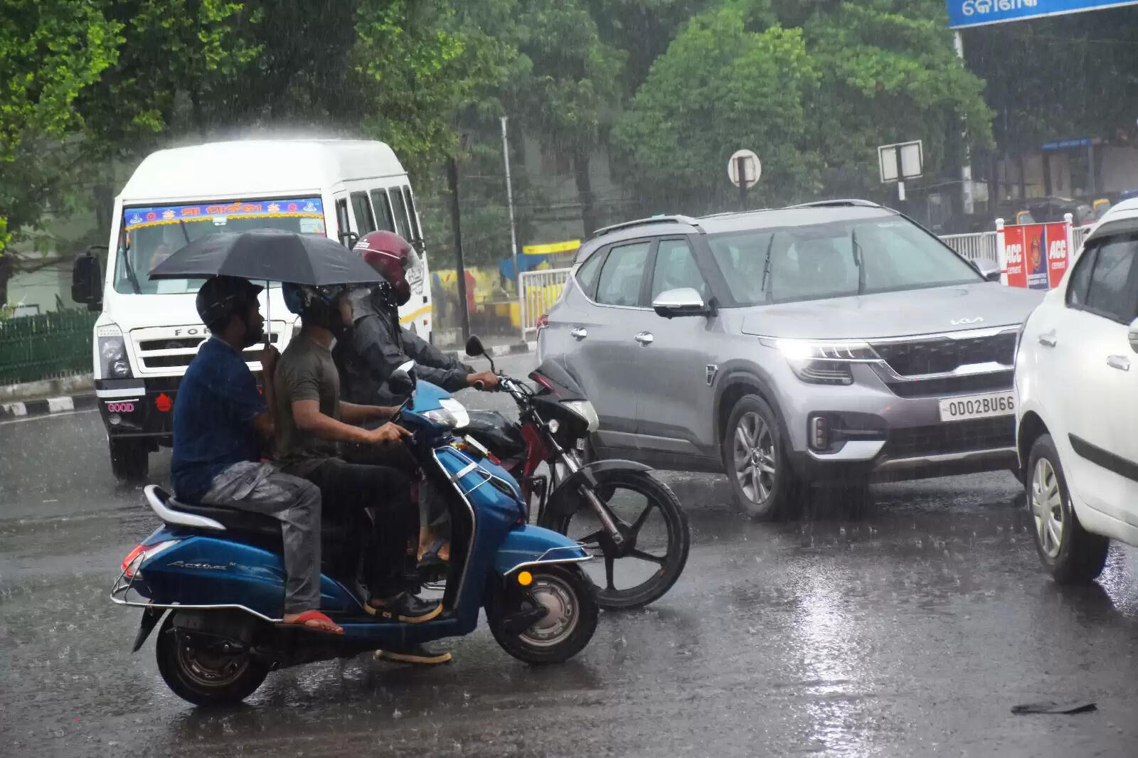 Bhubaneswar Faces Heavy Rain: Highlights from Guru Dakshina Samman Utsav