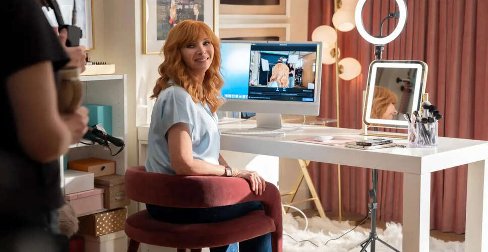 Lisa Kudrow Returns as Valerie Cherish in The Comeback's Final Season
