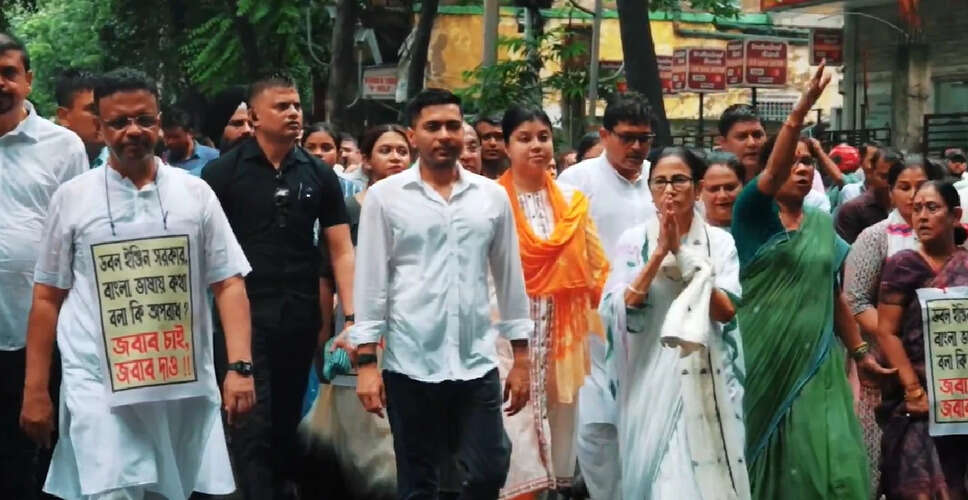 Mamata Banerjee Leads Massive Rally Against Voter List Revision in Kolkata