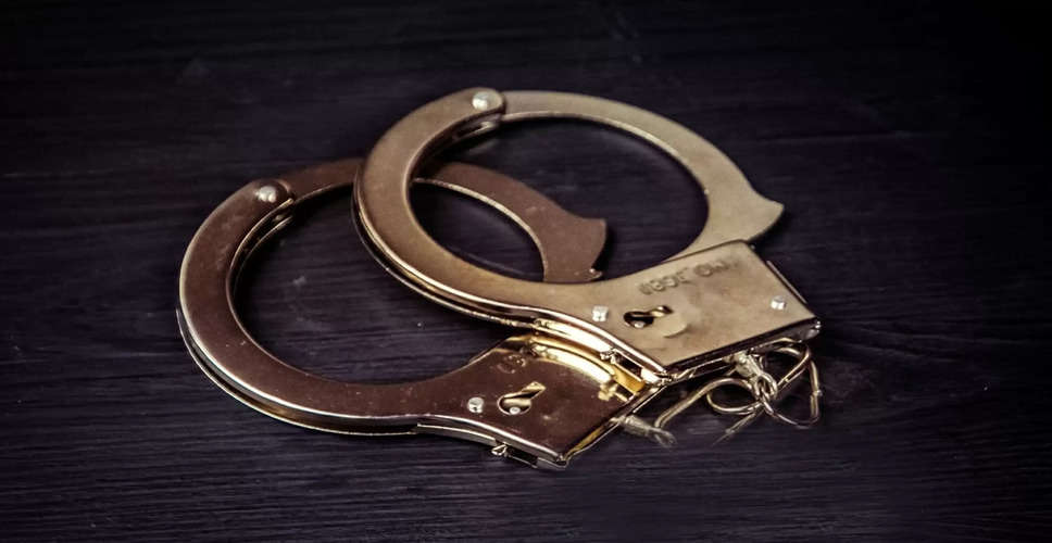 Three arrested in Delhi for duping man of Rs 4 lakh