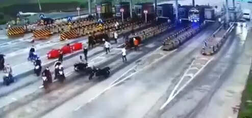 Shocking Toll Booth Attack in Madhya Pradesh: Masked Gangsters Caught on Camera