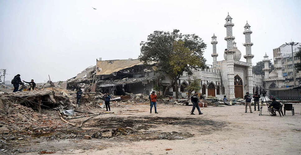 Delhi's Strong Stand Against Illegal Encroachments: Police and MCD Take Action