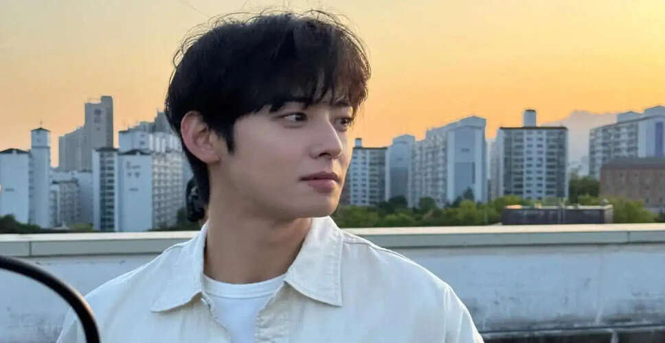 Cha Eun-Woo's Photography Exhibition Unaffected by Tax Evasion Scandal