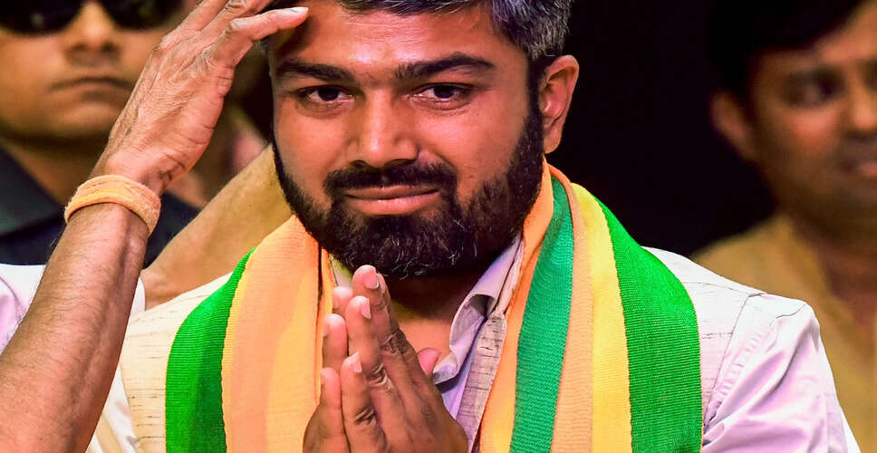 YouTuber Manish Kashyap Resigns from BJP Amid Controversy