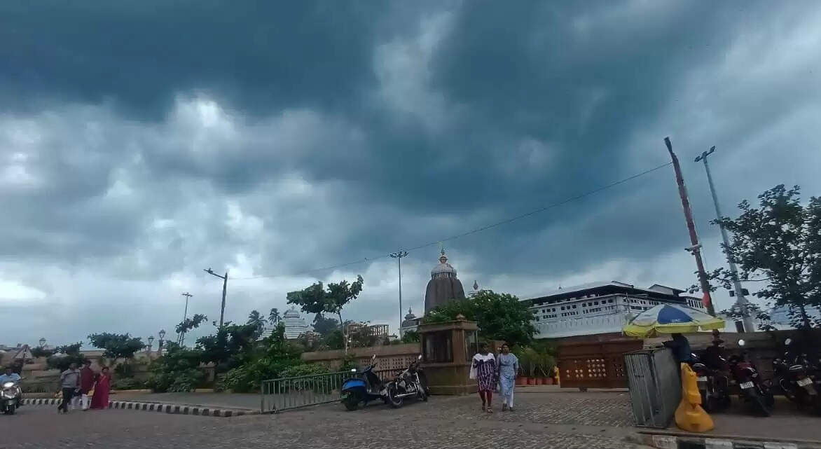 Bhubaneswar Experiences Pre-Monsoon Showers: A Glimpse of Nature's Fury