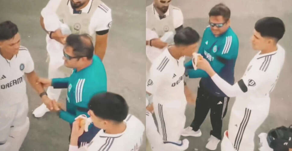 Heartwarming Moment Between Shubman Gill and Yashasvi Jaiswal During Test Match