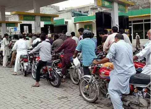 Significant Fuel Price Increases in Pakistan Amid Global Supply Chain Disruptions