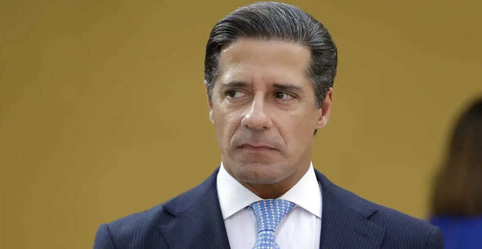 FBI Conducts Searches at LA School District Superintendent's Home and Headquarters