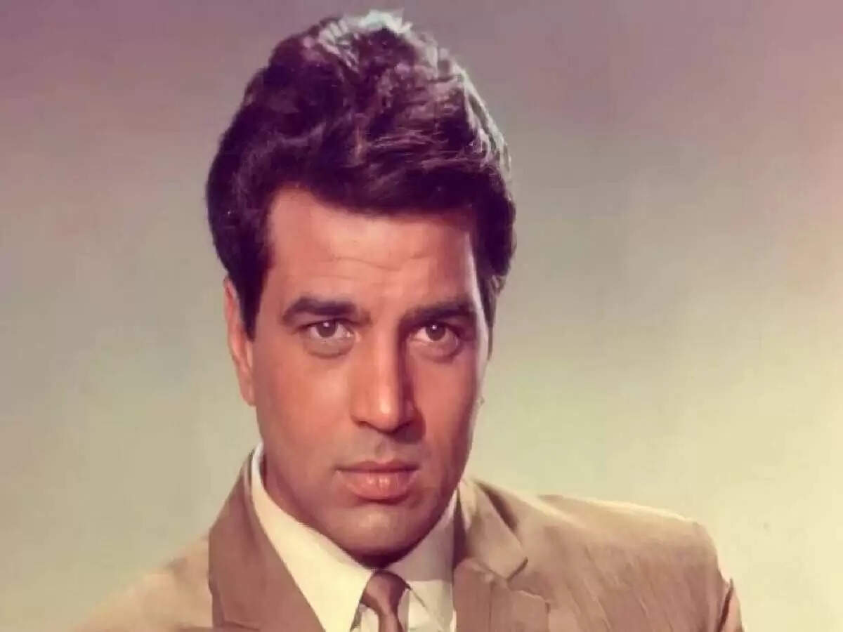 Remembering Dharmendra: Iconic Dialogues and His Legacy in Hindi Cinema