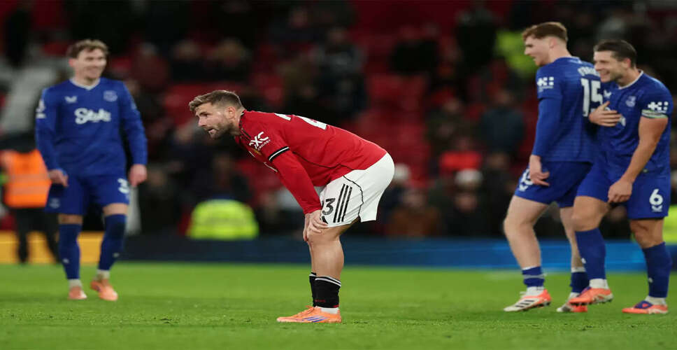 Manchester United Faces Defeat Against 10-Man Everton in Disappointing Match