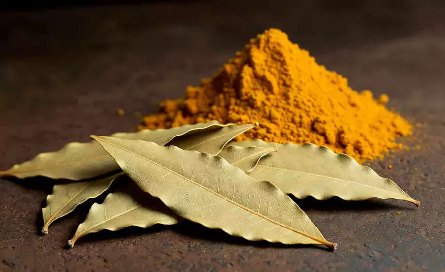 Natural Remedies: The Power of Bay Leaf and Turmeric for Energy Boost
