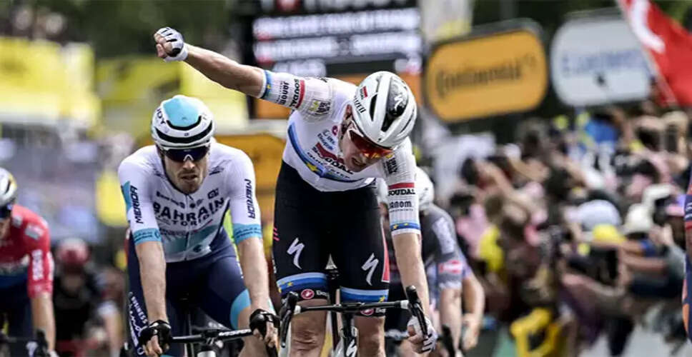 Tim Merlier Triumphs in Chaotic Stage 3 of Tour de France