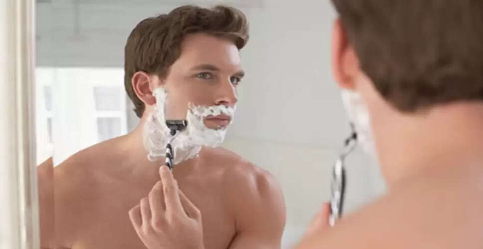 Essential Men's Grooming: Daily Shaving Insights