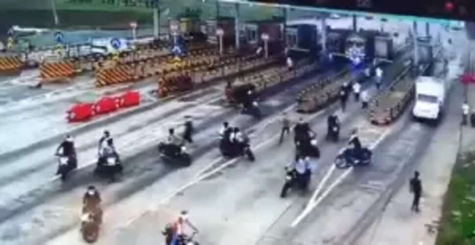 Shocking Toll Booth Attack in Madhya Pradesh: Masked Gangsters Caught on Camera