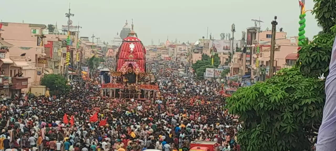 Experience the Vibrant Chariot Festival and Cultural Performances in Puri and Bhubaneswar!