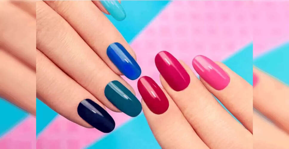 A Comprehensive Guide to Applying Stick-On Nails at Home